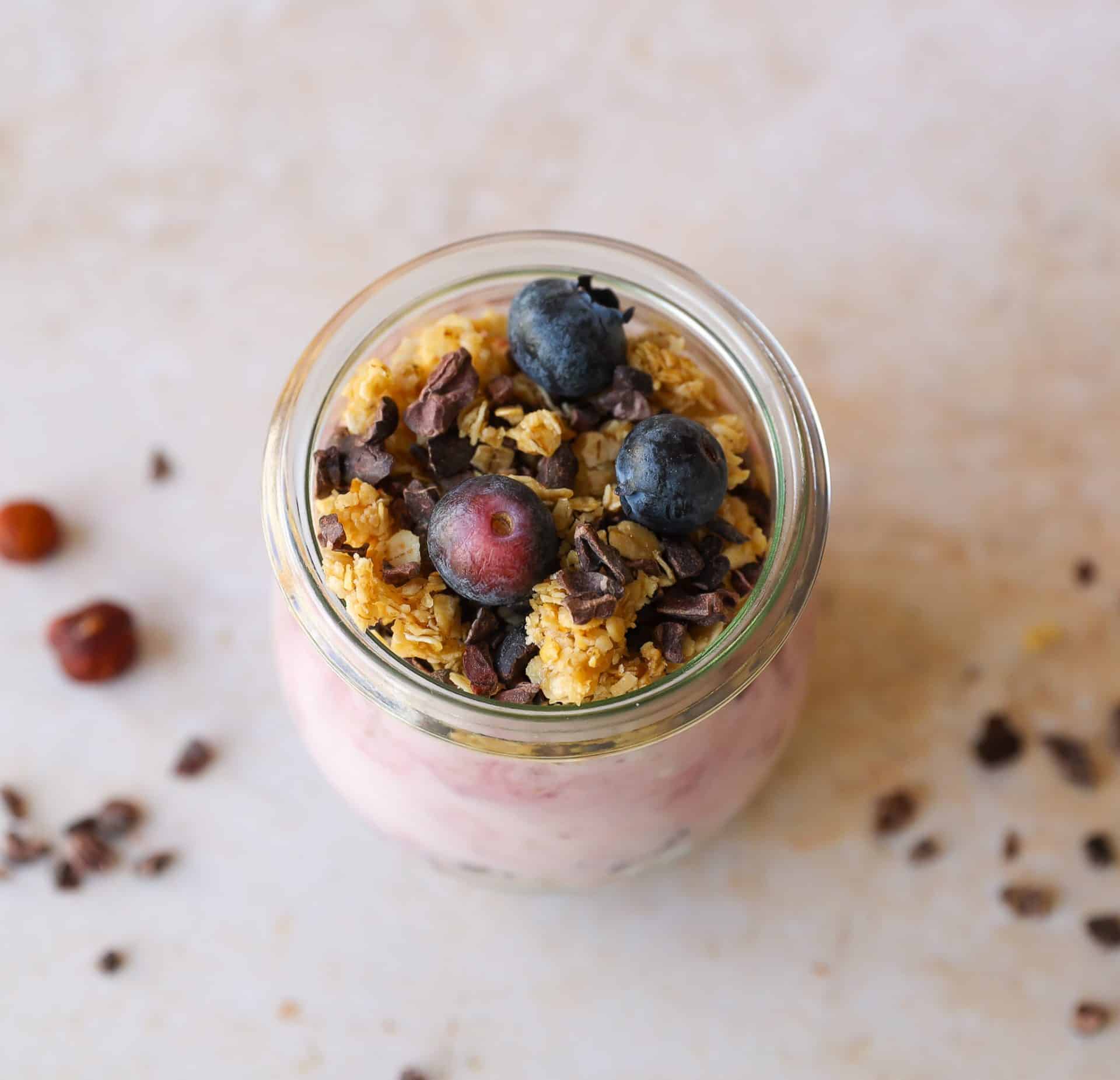 GRANOLA CON NIBS DE CACAO Y YOGUR