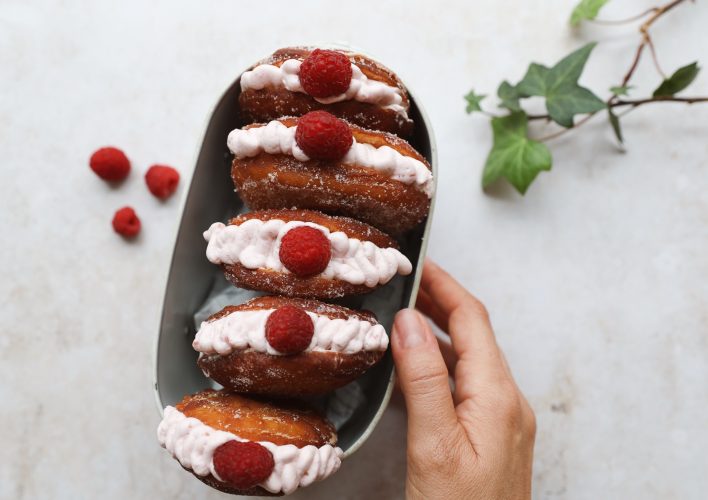 Donuts con crema de frambuesas